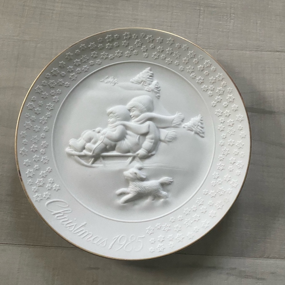 A child’s Christmas White Christmas 1985 Decorative Plate
